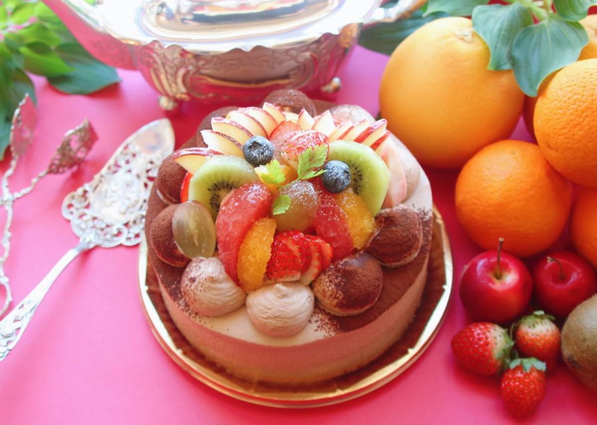 チョコ生フルーツデコレーションケーキ